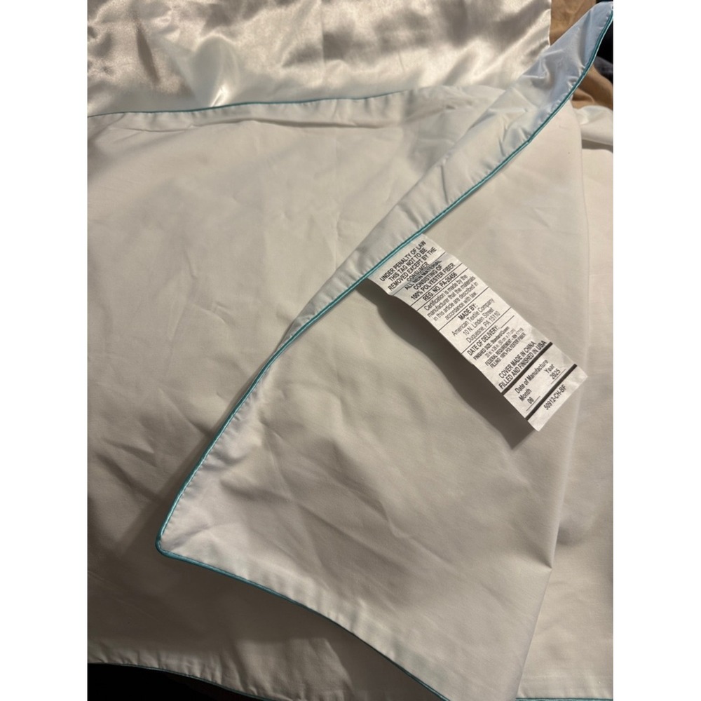 American Textile Company Standard Queen Pillowcase White Blue Piping 20x28‎ NWOT